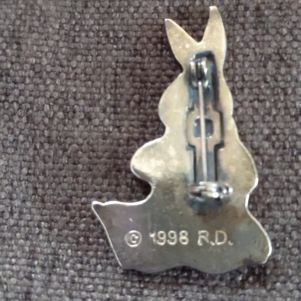 Peter Rabbit Pin - Picture 4 of 4